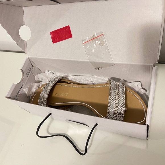 New Aldo Silver Sparkly Sequin Flat Sandals Size 6. - Picture 7 of 7